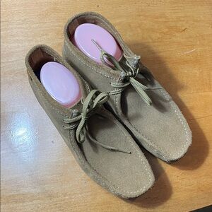 Clarks Wallaston Tan Suede Men's Boots. Size 9